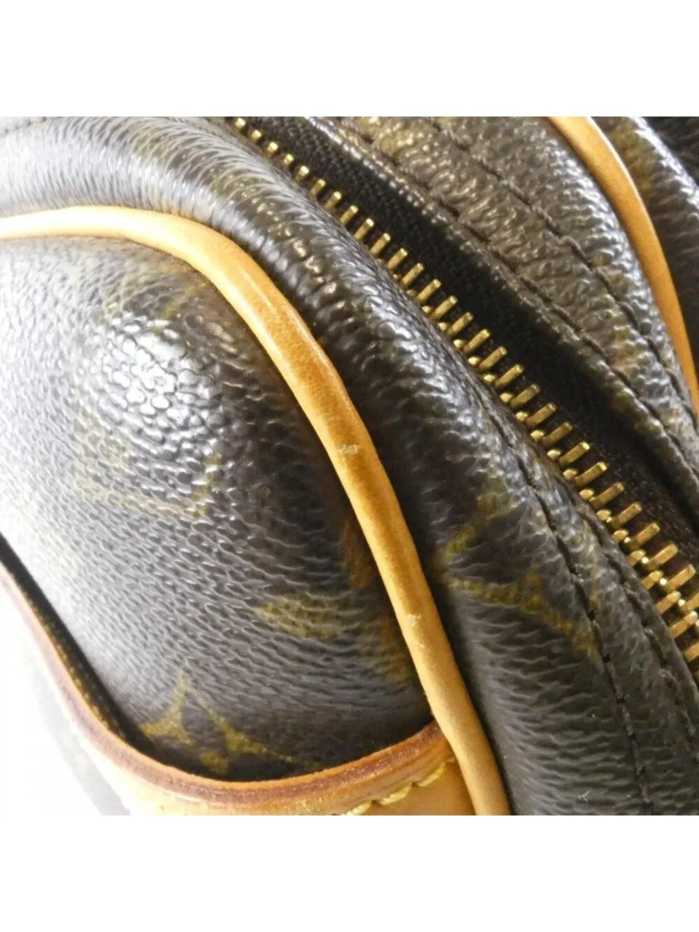 Louis Vuitton Monogram Reporter 28 Shoulder Bag